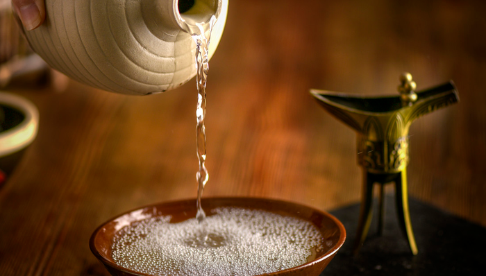 消费板块午后继续走强，消费ETF（159928）上涨近2%