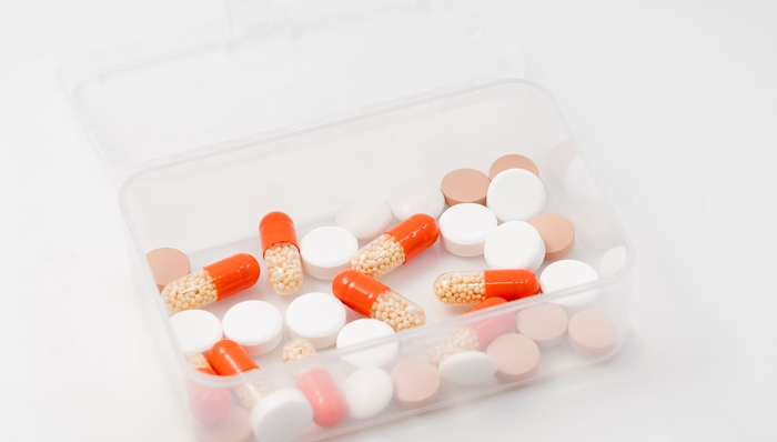 以岭药业跌超3%，中药ETF（560080）跌1%溢价频现！机构：中药板块是中长期的机会