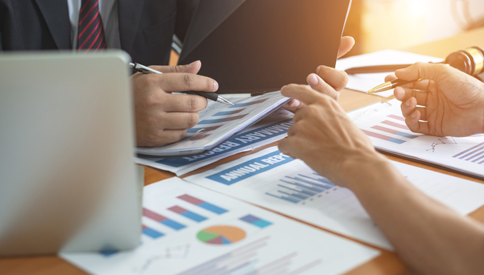 传媒股强势，长江传媒领涨8.88%，红利ETF易方达（515180）午后快速拉升上涨0.7%