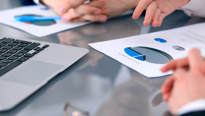 【午盘快报】影视传媒股活跃，中证1000指数ETF（159633）半日成交额达5.1亿元