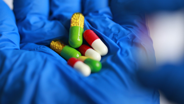 政策利好催化医药板块行情，港股医药ETF(159718)盘中上涨0.4%，成交额超577万元