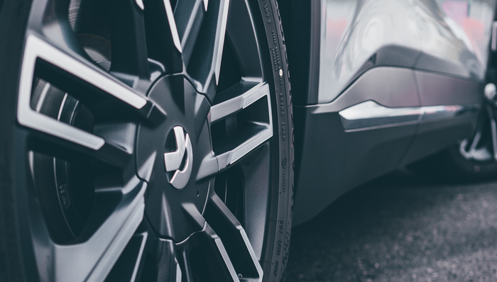 我国新能源汽车生产量突破2000万辆！新能源车ETF华安(516660)今日盘中上涨0.52%，成交额超1474万元