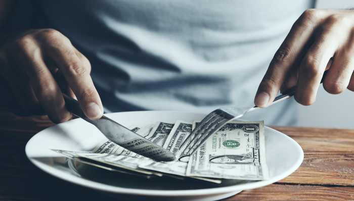 推特竞品Threads上线两日用户破7000万！美股三大股指冲高回落，纳指100ETF（159660）跌1%，纳指上半年强劲大涨后，三季度能否延续强势？