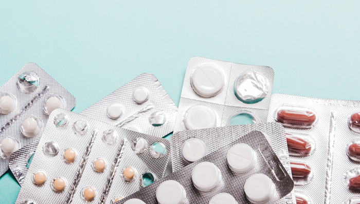 片仔癀上半年净利润同比增16%，中药ETF（560080）微跌盘整！中药估值性价比几何？超全中报汇总来了