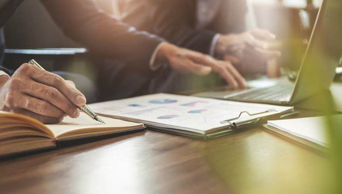 靴子落地，FOMC加息25个基点！超燃业绩助力谷歌大涨近6%！纳指100ETF（159660）午后买盘强势，溢价攀升至0.6%！