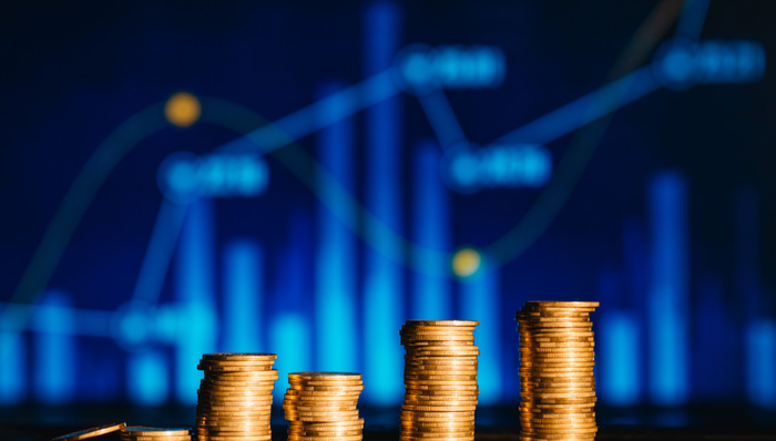 恒生科技指数午后持续走高，恒生科技ETF基金(513260)跟涨1.68%，场内全天溢价交易