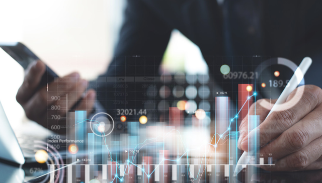 资金连续18日净流入！中概互联网ETF(513050)早盘收涨0.09%，成交额超5.7亿元，盘中溢价走阔！