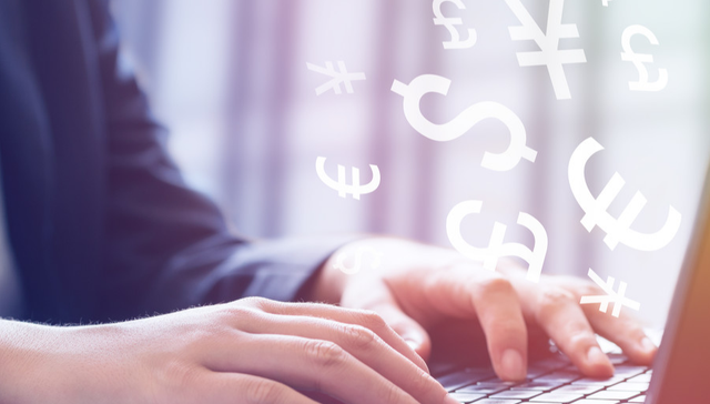 恒生科技HKETF(513890)窄幅震荡，早盘持续溢价交易，资金布局意愿强烈