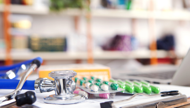 医药板块大幅走强，医药ETF(159929)早盘一度涨近1%，盘中成交额已超5268万元