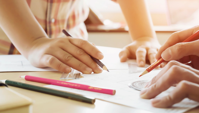 有色50ETF(159652)震荡上行现涨0.35%，盘中溢价频现，备受资金关注