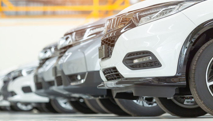 新能源汽车估值刷新近3年极端低点！新能源汽车ETF(516390)跌1.94%份额又创新高，近20日吸金超1亿元