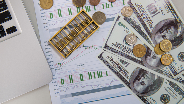 万亿巨头业绩炸裂！AI总龙头英伟达引爆纳指！纳指100ETF(159660)跳空高开高举高打涨2.37%，强劲四连阳，溢价高达1%！