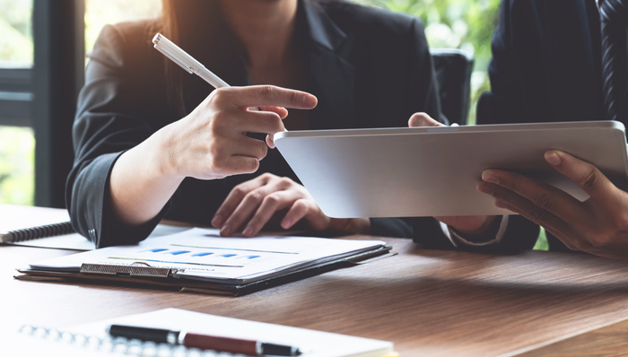 美团、网易绩后均跌超5%，平安好医生逆势领涨！恒生科技指数ETF(513180)倒车接人中？