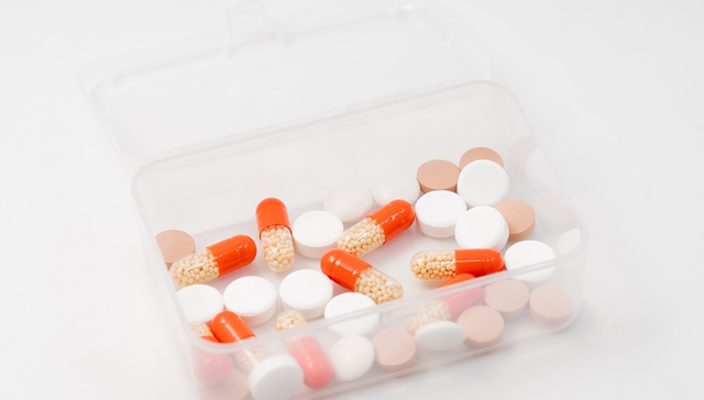 万泰生物、通策医疗闪崩跌停，医药ETF(159929)跌0.35%，成交额超5600万，机构：关注医药底部布局的黄金位置！