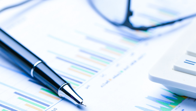 今日IM当月合约基差持续升水，剔除分红后年化升水5%，中证1000指数ETF(159633)早盘涨超3%