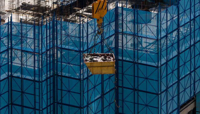 华侨城涨超4%，地产领涨A股！央企股东回报ETF(560070)涨超2%！地产再融资条件放宽