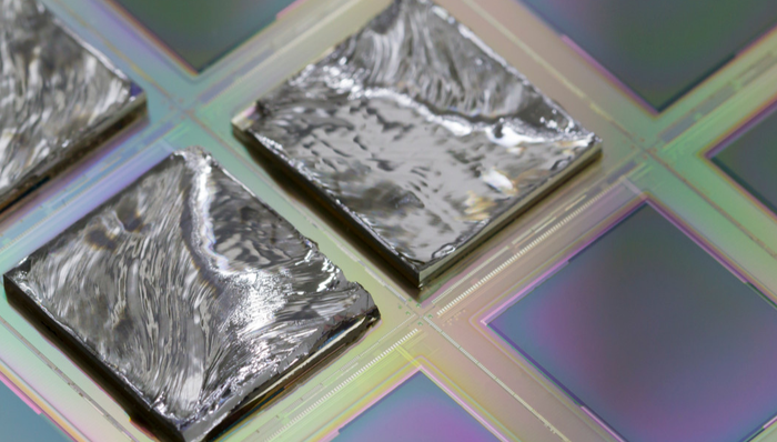 有色板块冲高回落，有色50ETF(159652)收涨0.60%！华友钴业半年报披露，营收同比增长7.5%