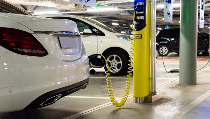 比亚迪业绩翻两倍，规模最大的新能源车ETF(515030)持续走强，宁德时代涨超3%