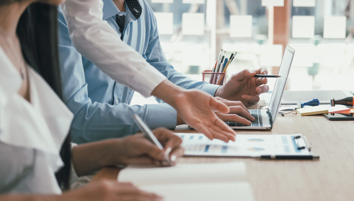 云南白药中报净利润大增88%！中药业绩高增，板块持续阴跌！中药ETF(560080)20日吸金1.4亿，多家中药龙头：增持不减持！