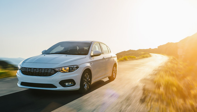 富临精工二季度营收翻番！新能源汽车ETF(516390)缩量回调收跌0.93%！两大新能源巨头盈利首超百亿大关！