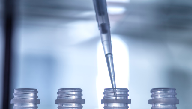 并购之王丹纳赫再出手，收购蛋白质耗材新贵ABCM！2023年上半年重磅海外创新药盘点，纳指生物科技ETF(513290)收跌0.83%