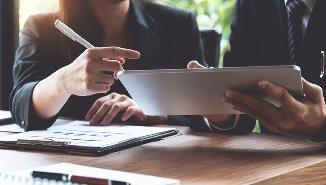 静待行业拐点！芯片ETF(159995)，消费电子ETF(159732)下探筑底