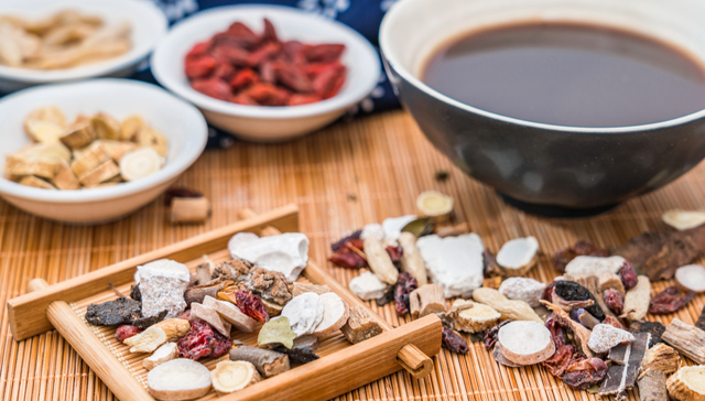 华森制药强势上涨带动行情，中药ETF(560080)上涨0.87%