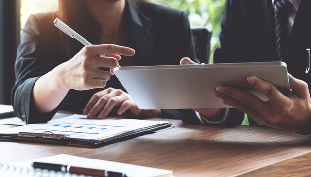 消费电子ETF(159732)退守年内底部区间，机构逆市看好景气复苏！