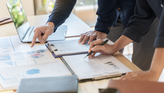 港股反攻号角吹响？恒生科技指数ETF(513180)涨近2.5%！恒生医药ETF(159892)涨近1%