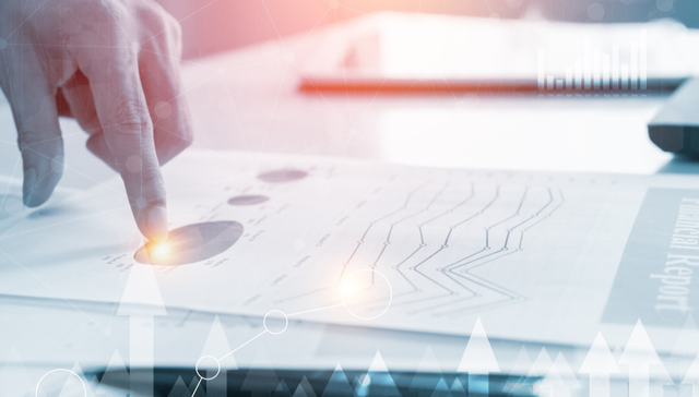 医药板块活跃领涨，上证科创板100指数高位震荡涨近2%