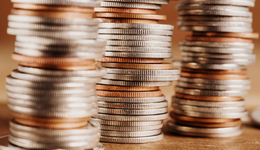 阿里巴巴半日跌超10%，低费率恒生科技ETF基金(513260)累计净流入超1亿，加息尾声，纳指生物科技ETF疯狂吸金