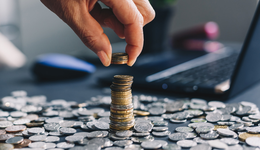 ETF日报|芯片ETF(159995)收盘走低，成交额超4.3亿元