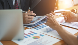 桂林三金一字漲停，中證2000ETF基金(562660)盤中持續(xù)強勢