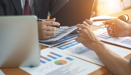 IP手游规模达历史新高，游戏ETF(159869)深度回调，把握Q4反攻窗口