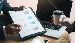 A股震蕩走弱，科創(chuàng)新材料ETF(588010)溢價(jià)交易，凱賽生物漲2.99%