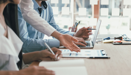 美股12月开门红，标普500指数创年内新高，标普500ETF(513500)涨0.39%，苹果、亚马逊小幅上涨