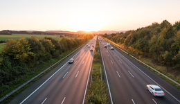 跨境物流“了不起的中国速度”，交通运输ETF(159666)底部蓄势，中国外运涨近5%