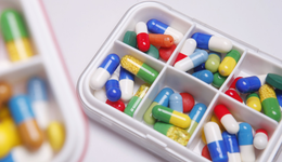 港股创新药ETF(513120)成交额居权益类ETF首位，医药多领域出海逻辑加强兑现