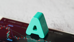 千億巨頭重挫，這一資產(chǎn)漲瘋了，港股互聯(lián)網(wǎng)ETF(513770)全天溢價(jià)，機(jī)構(gòu)提示年末機(jī)會(huì)