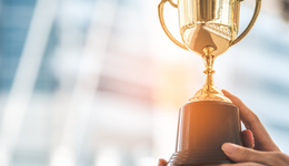 苹果市值再次突破3万亿美元；Meta牵头成立人工智能联盟挑战OpenAI；马斯克的xAI寻求10亿美元融资