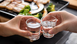 白酒板塊深度回調(diào)，食品飲料ETF(515170)頻現(xiàn)溢價(jià)