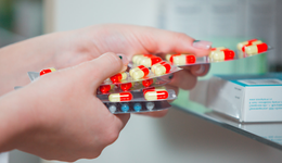 创新药ETF(159992)买盘活跃、溢价频现，医保集采全方位支持创新药