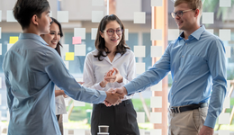 光模塊迅速拉漲，5GETF(515050)持倉股聯(lián)特科技、中際旭創(chuàng)、新易盛領(lǐng)漲