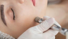 醫(yī)美板塊午后漲幅擴(kuò)大，愛美客漲逾11%，醫(yī)療器械指數(shù)ETF(159898)漲1.75%收復(fù)多條均線