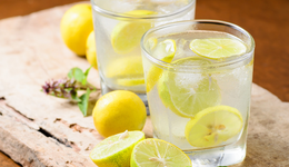 A股三大指數(shù)集體收跌，食品飲料ETF基金(516900)逆市收漲，良品鋪子午后漲停