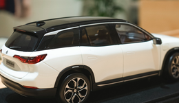 比亞迪發(fā)布整車(chē)智能戰(zhàn)略，預(yù)計(jì)投入1000億元，港股通消費(fèi)ETF(513960)、新能車(chē)ETF(159824)飄綠