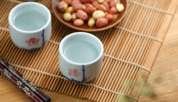 貴州茅臺重挫超3%，食品ETF(515710)跌超1%再創(chuàng)新低，中金：短期擾動不改長局