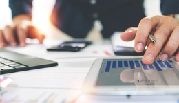 央企创新驱动ETF(515900)回调整理，盘中成交额已超5800万元