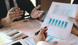 中特估再度护盘，央企红利50ETF(560700)盘中涨超1%，领涨同类产品