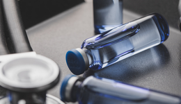 医疗器械权重股龙头强强联合，板块迎强劲新动能，行业最大医疗器械ETF(159883)底部蓄势，静待反转